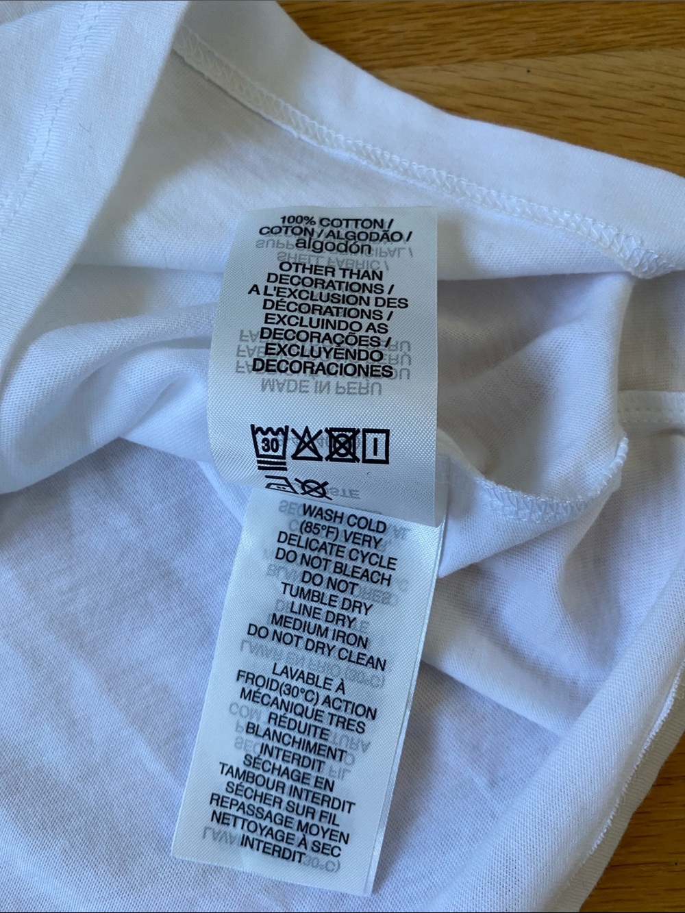 Lacoste NEW Women’s White V-Neck Short Sleeve Tee with Crocodile Logo - Picture 10 of 11